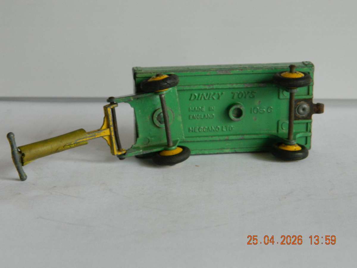DINKY TOYS  -  105c  -  4 WHEELED HAND TRUCK