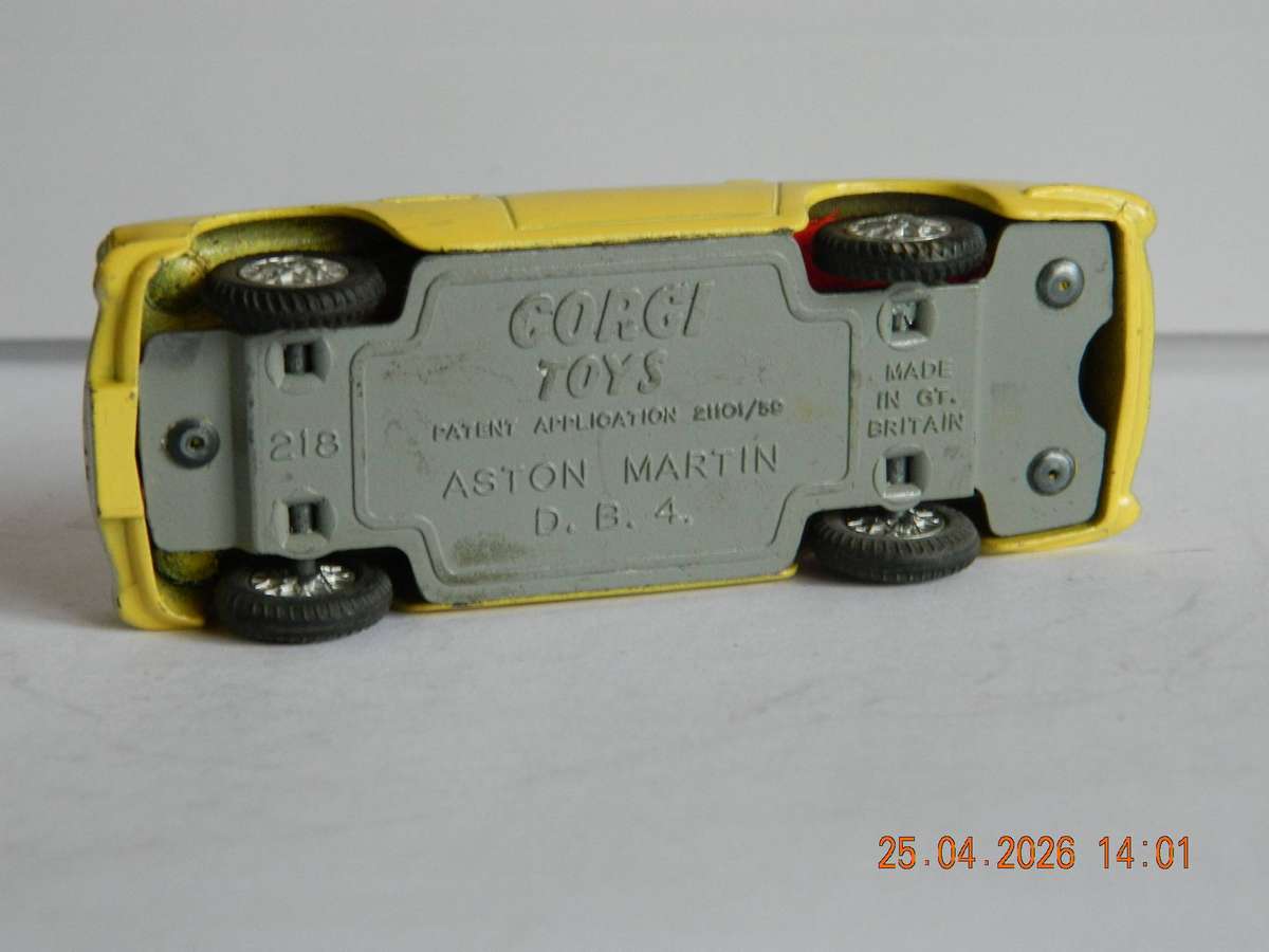 CORGI  TOYS  -    218   -  ASTON MARTIN D.B. 4