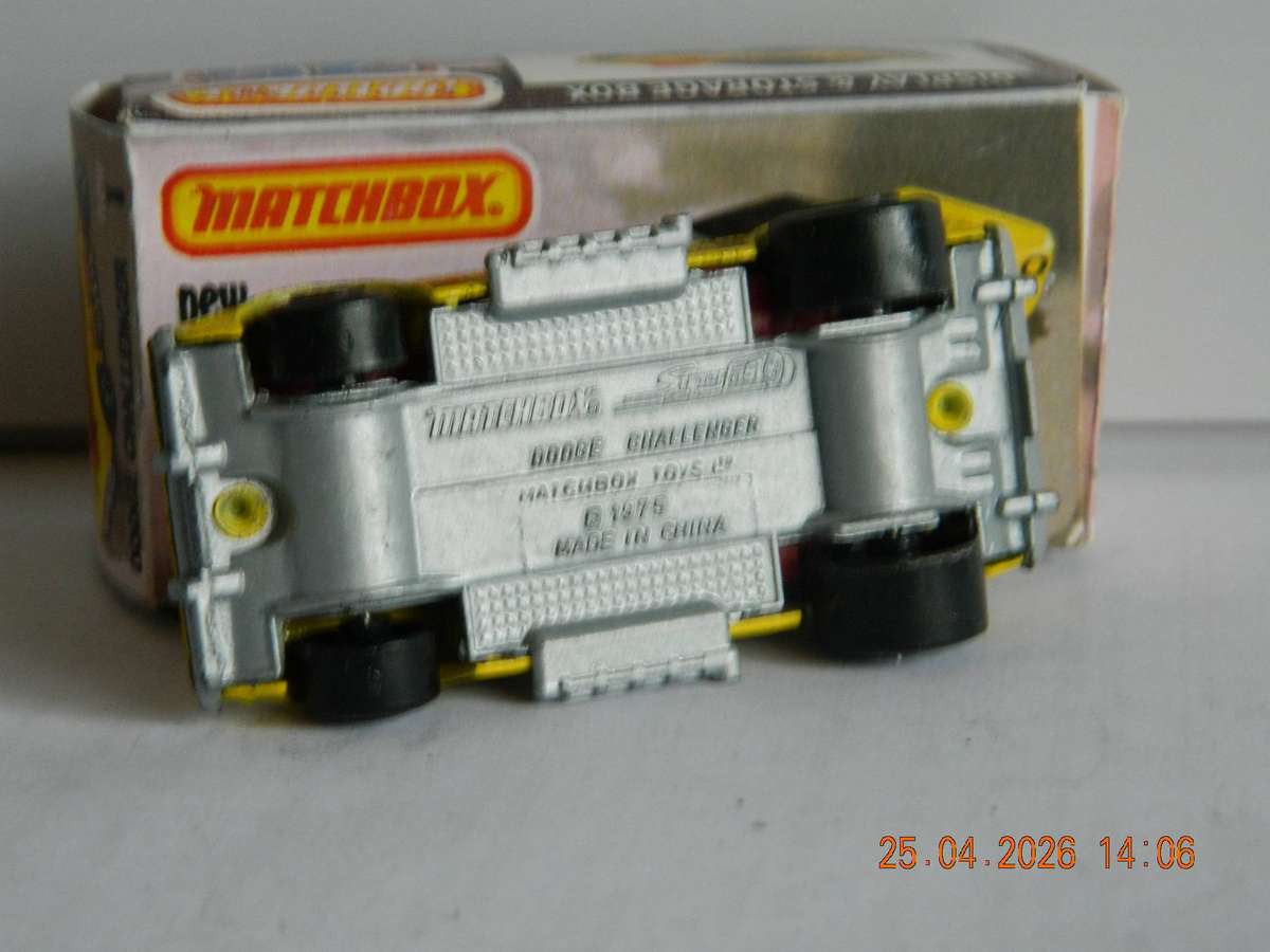 MATCHBOX SUPERFAST  -  NEW NO.  1  -  DODGE CHALLENGER
