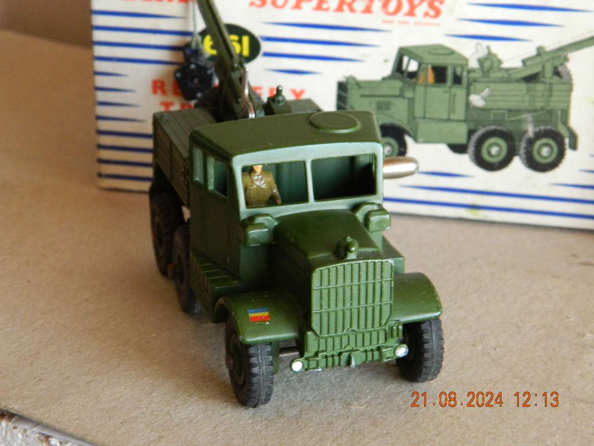 DINKY  SUPER TOYS  -  661  -   RECOVERY TRACTOR