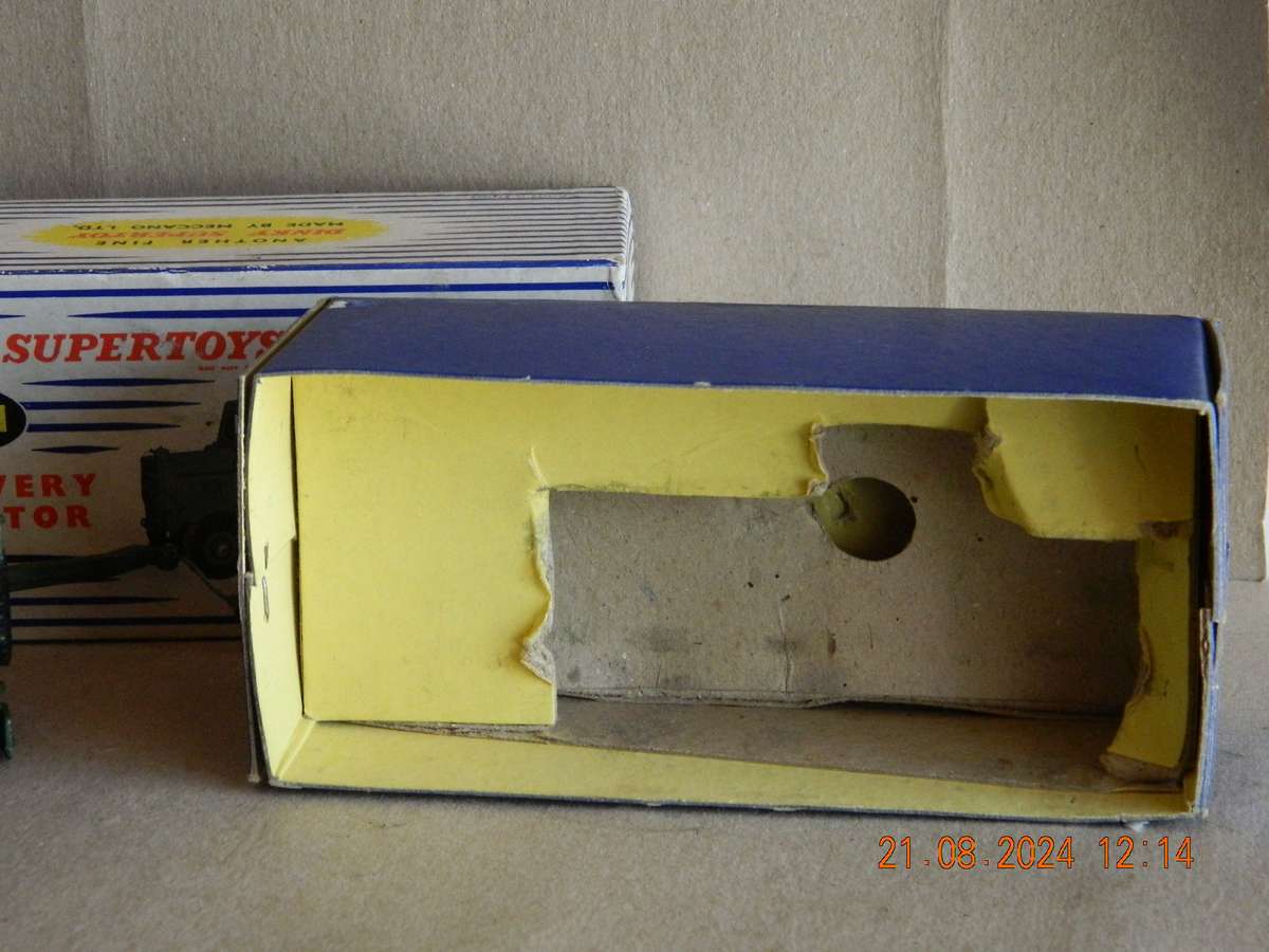 DINKY  SUPER TOYS  -  661  -   RECOVERY TRACTOR