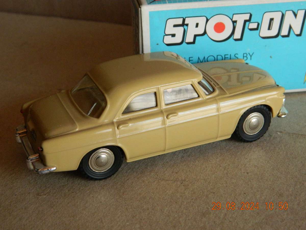 SPOT-ON  -   SON 157  -  ROVER 3 LITRE - BY NOREV