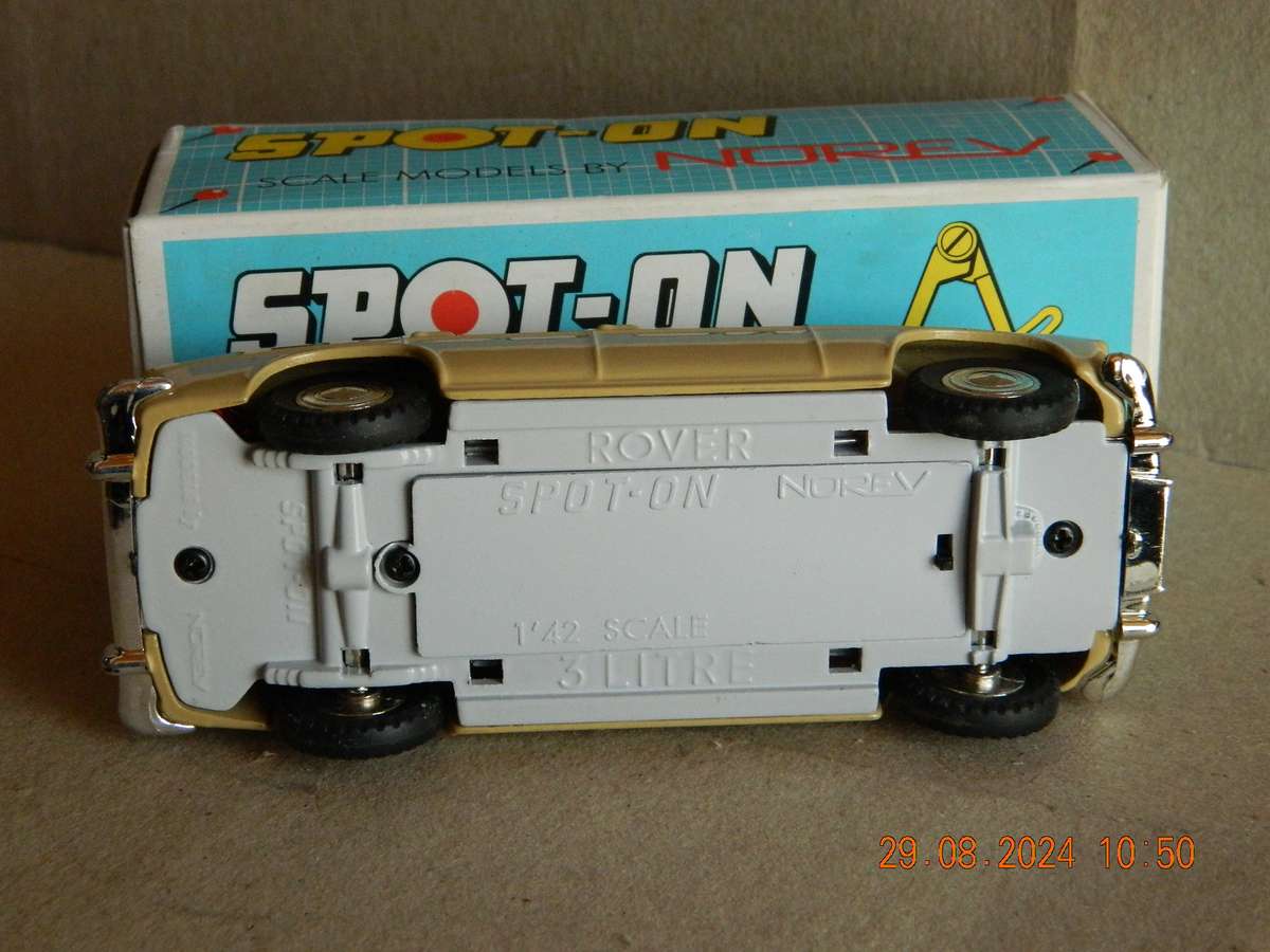 SPOT-ON  -   SON 157  -  ROVER 3 LITRE - BY NOREV