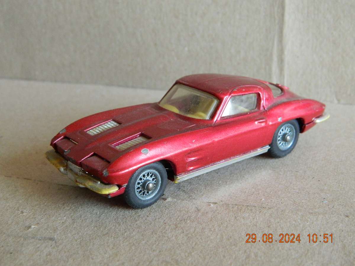CORGI TOYS -  310 -  CHEVROLET CORVETTE STING RAY