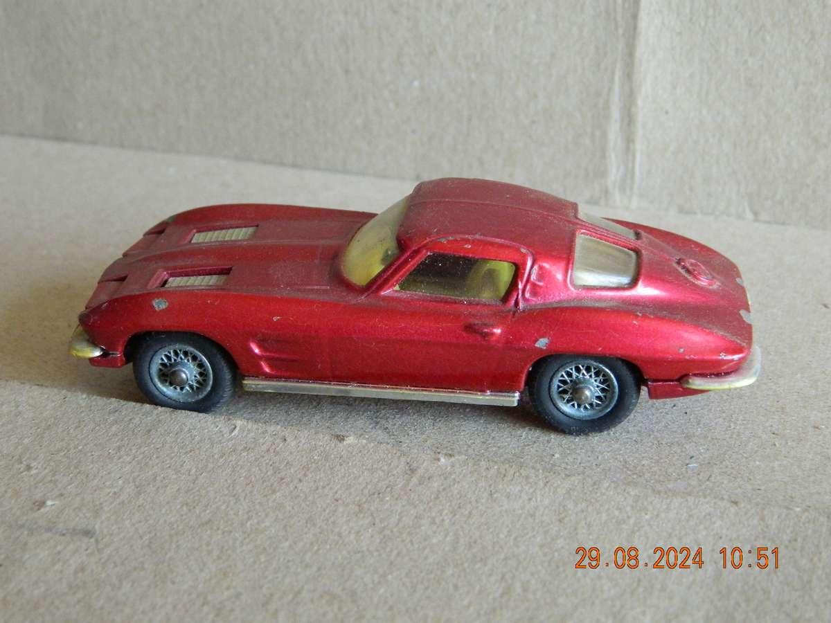 CORGI TOYS -  310 -  CHEVROLET CORVETTE STING RAY