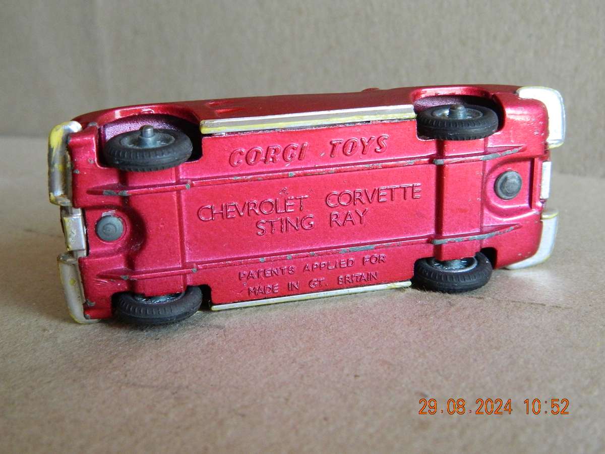 CORGI TOYS -  310 -  CHEVROLET CORVETTE STING RAY