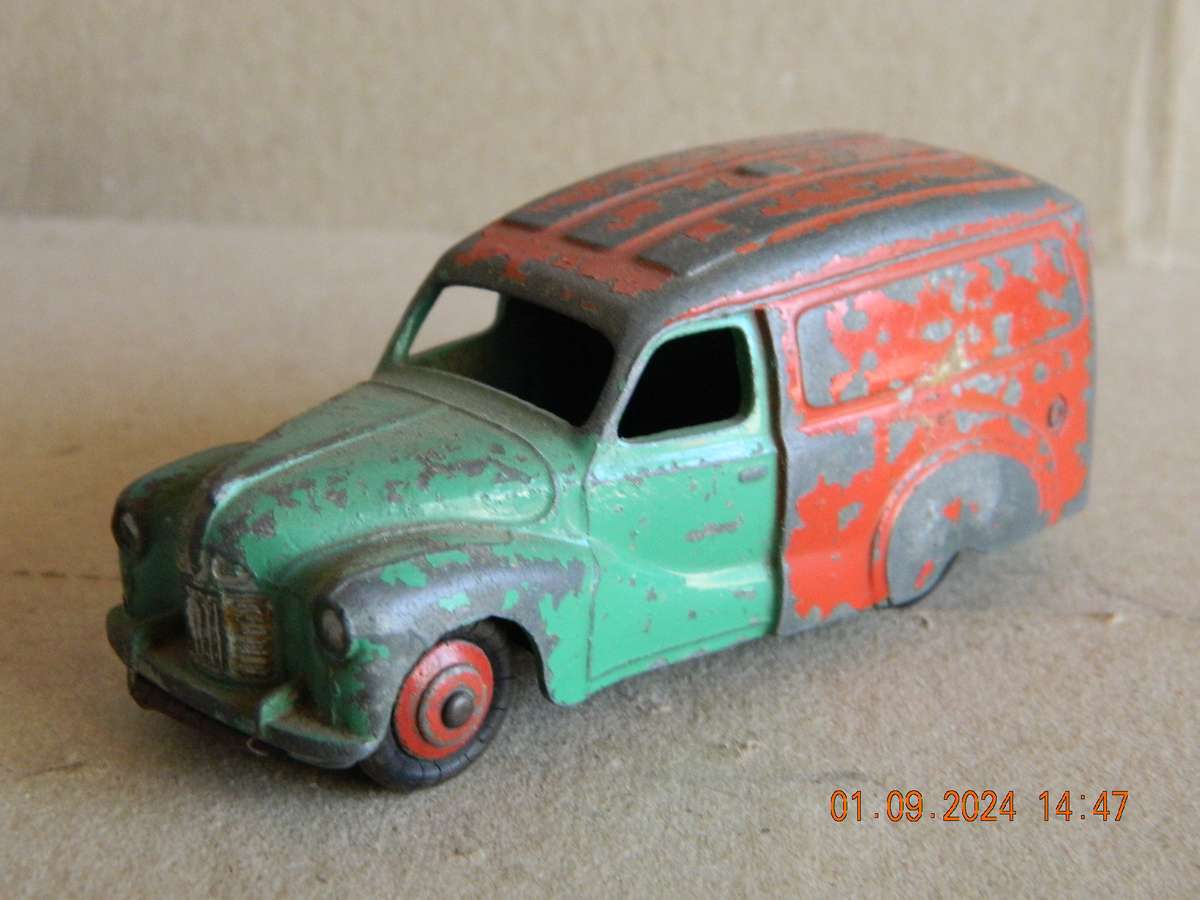 DINKY TOYS  -  470  -  AUSTIN A40 VAN - "SHELL-BP"
