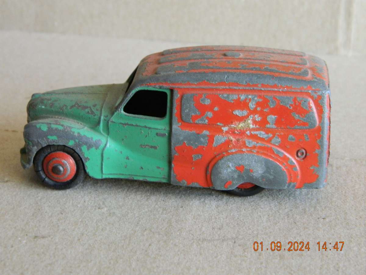 DINKY TOYS  -  470  -  AUSTIN A40 VAN - "SHELL-BP"
