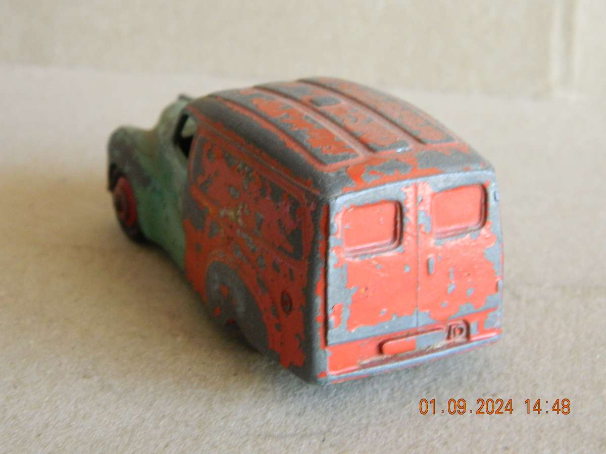 DINKY TOYS  -  470  -  AUSTIN A40 VAN - "SHELL-BP"