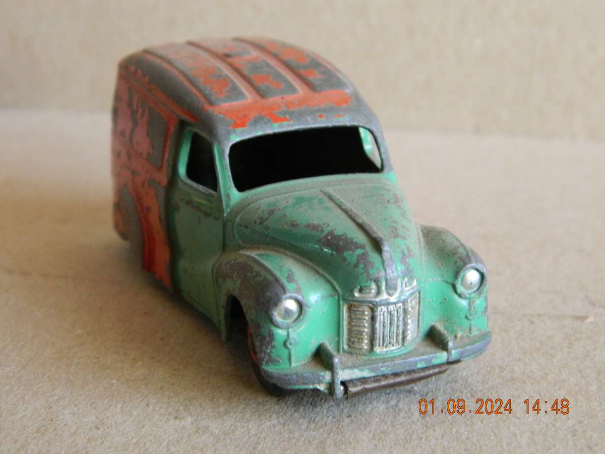 DINKY TOYS  -  470  -  AUSTIN A40 VAN - "SHELL-BP"