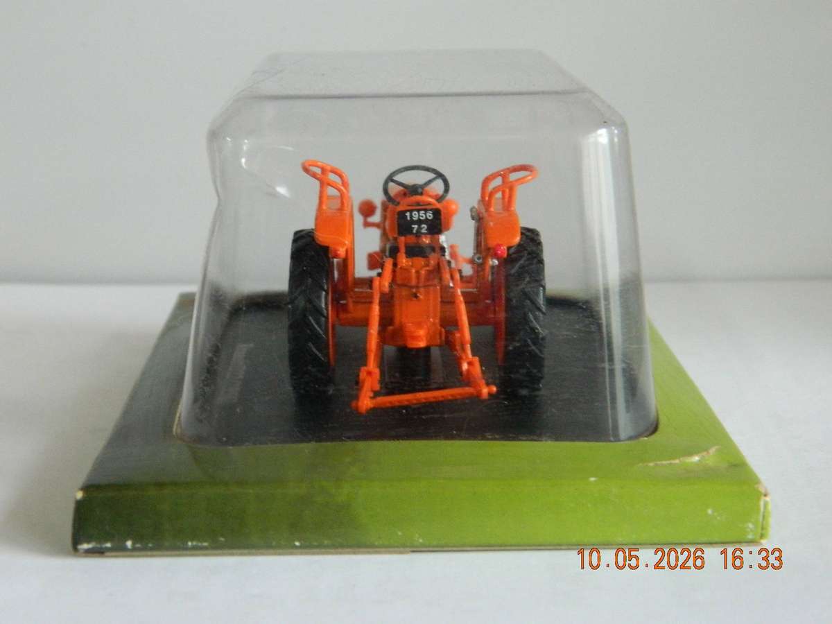 HATCHETTE PARTWORKS   -  29/019  UKK604103  -   RENAULT D22  -  1956