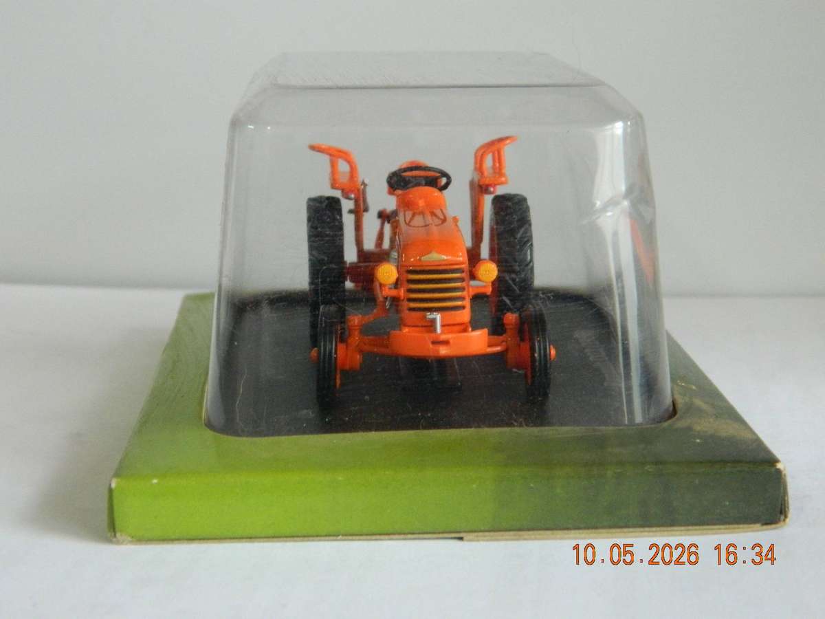 HATCHETTE PARTWORKS   -  29/019  UKK604103  -   RENAULT D22  -  1956