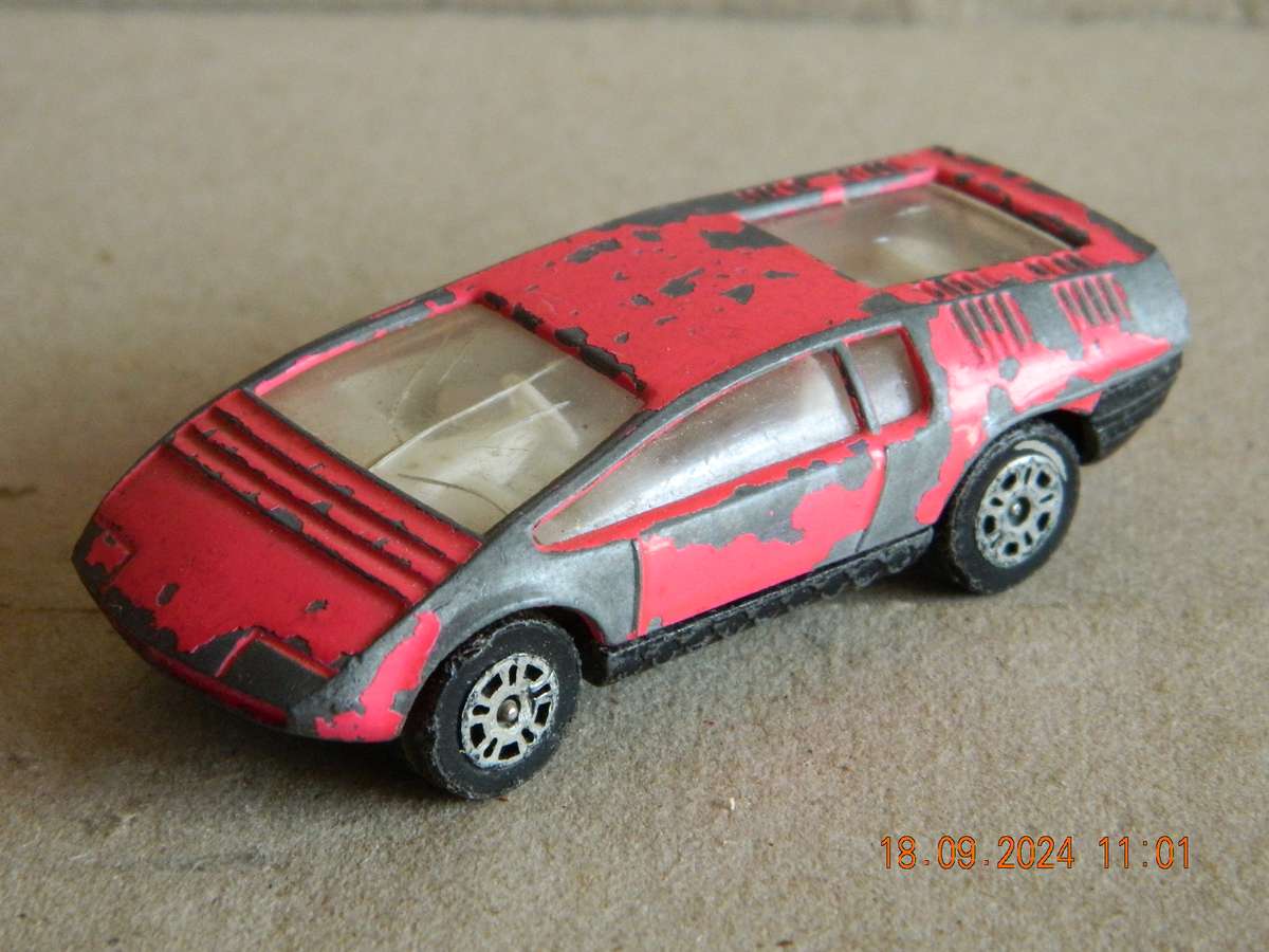 CORGI JUNIOR   -  WHIZZWHEELS  -  ITAL DESIGN BIZZARRINI MANTA