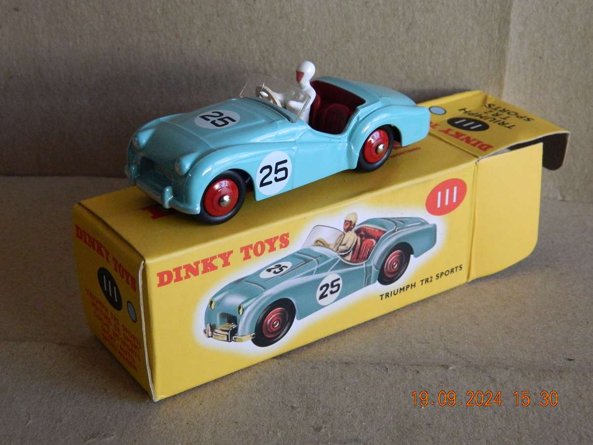 DEAGOSTINI - DINKY TOYS  -  111  -   TRIUMPH TR2 SPORTS
