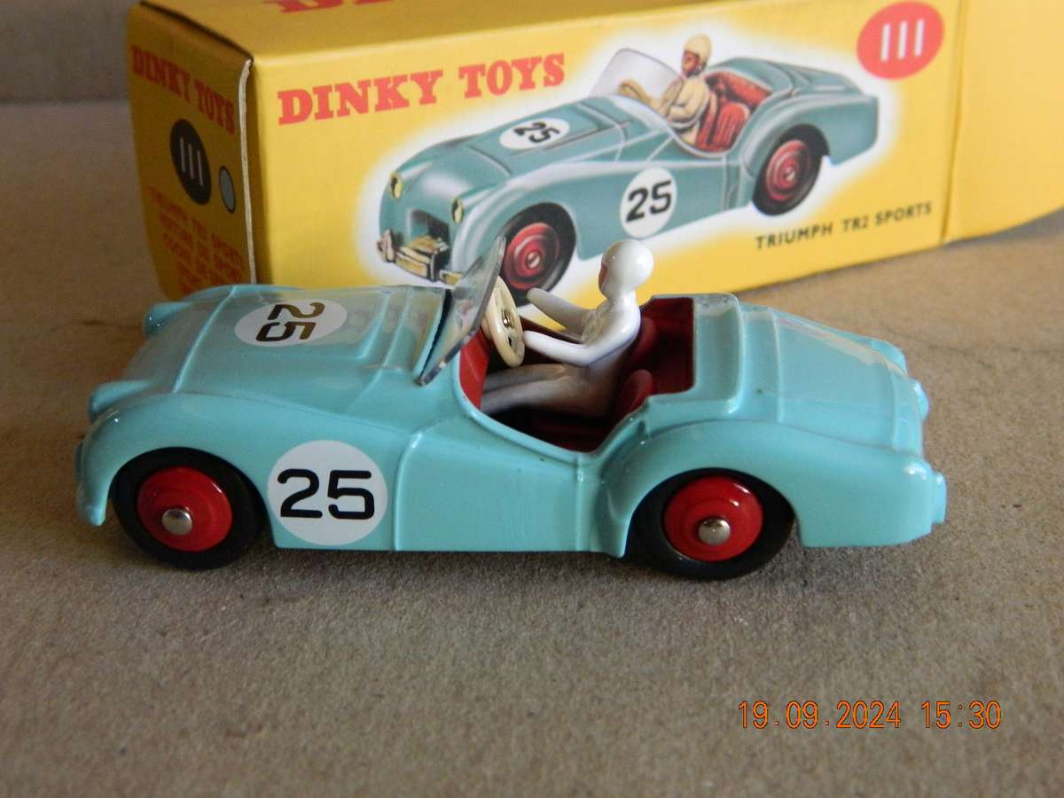 DEAGOSTINI - DINKY TOYS  -  111  -   TRIUMPH TR2 SPORTS