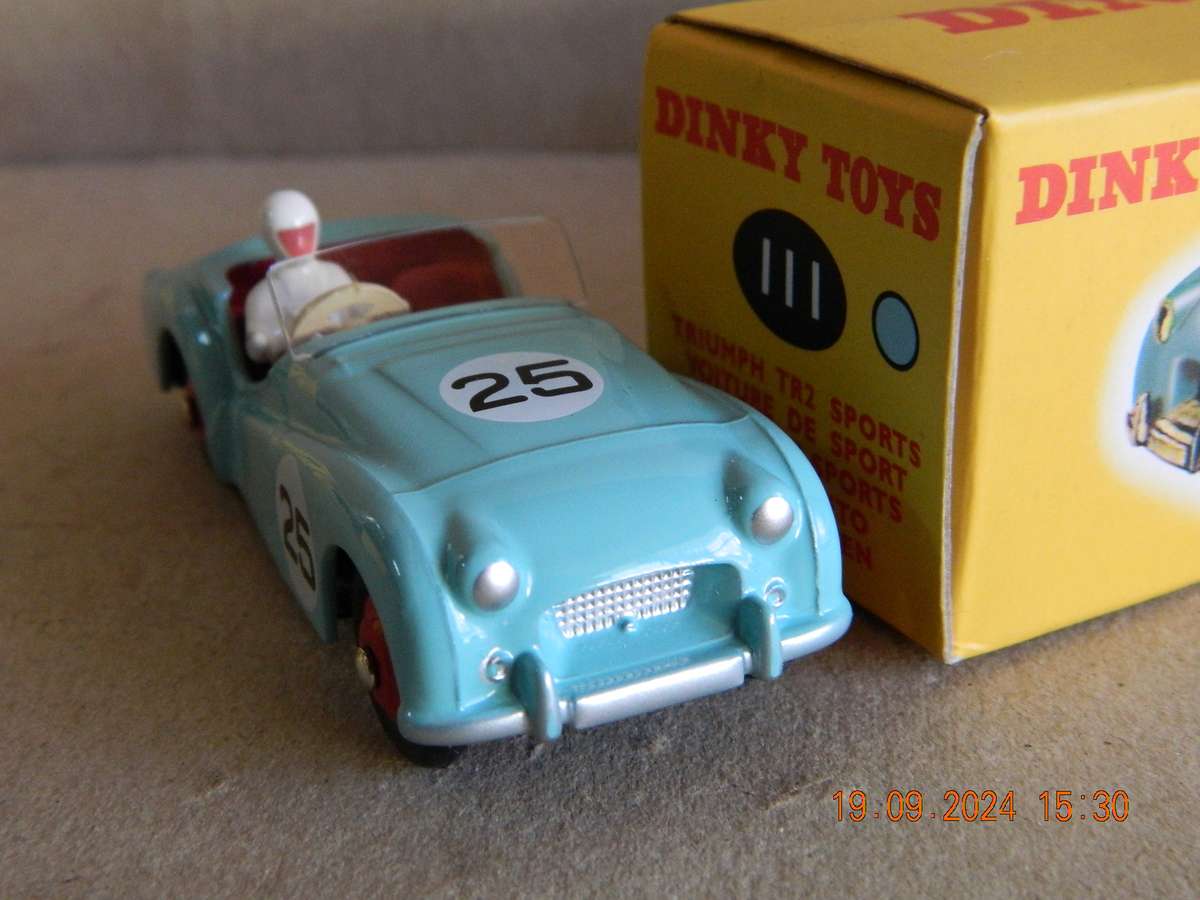 DEAGOSTINI - DINKY TOYS  -  111  -   TRIUMPH TR2 SPORTS