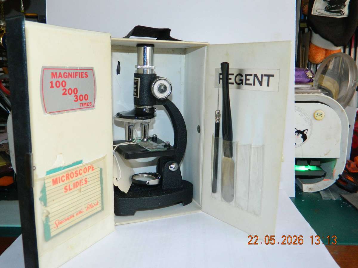 REGENT MICROSCOPE  -  JS - 165  - 100X200X300  WITH VINYL CASE