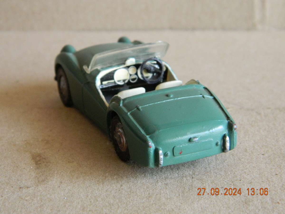 SPOT-ON  -  MODELS BY TRIANG -  TRIUMPH TR3
