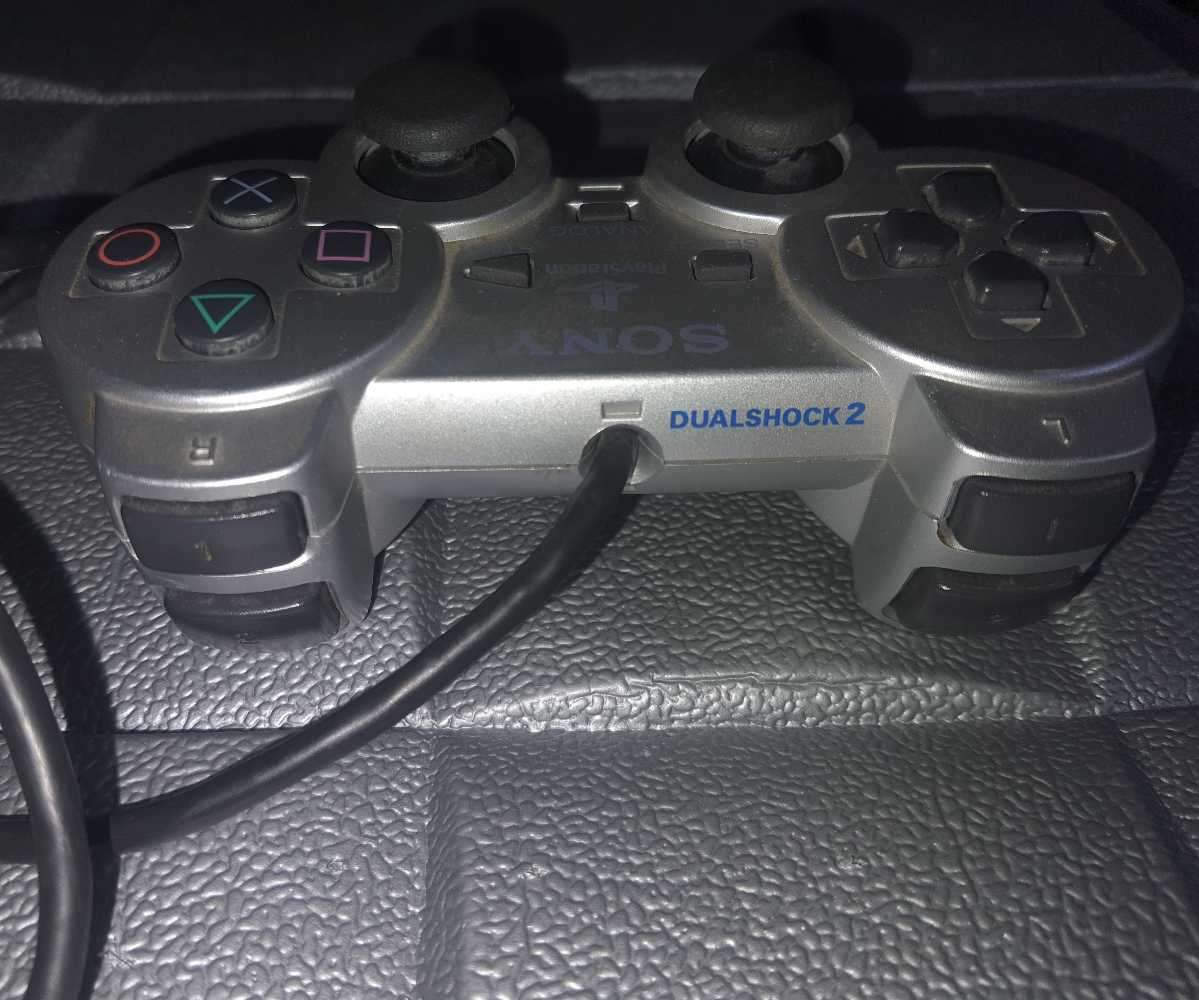 PS2 - Wired Silver Original Controller Used