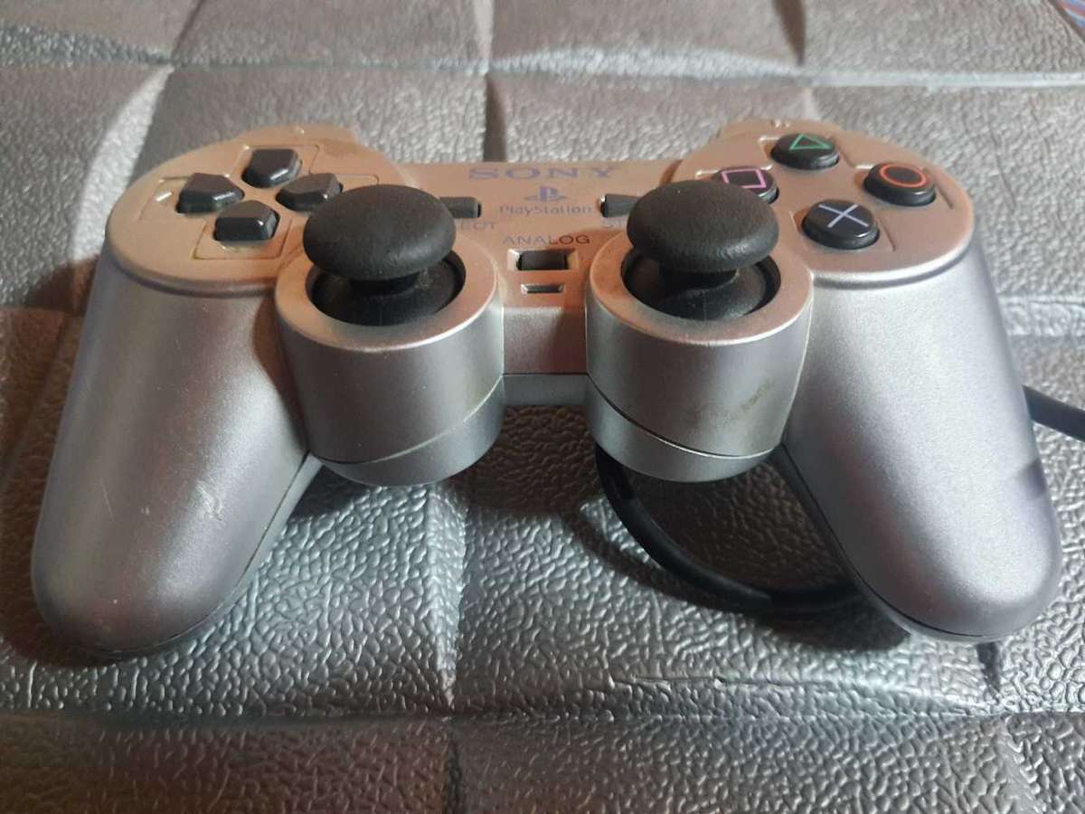 PS2 - Wired Silver Original Controller Used