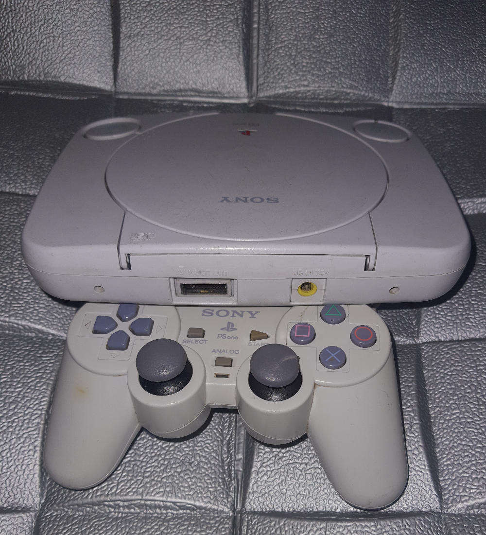 PS1 Slim Console and Controller USed