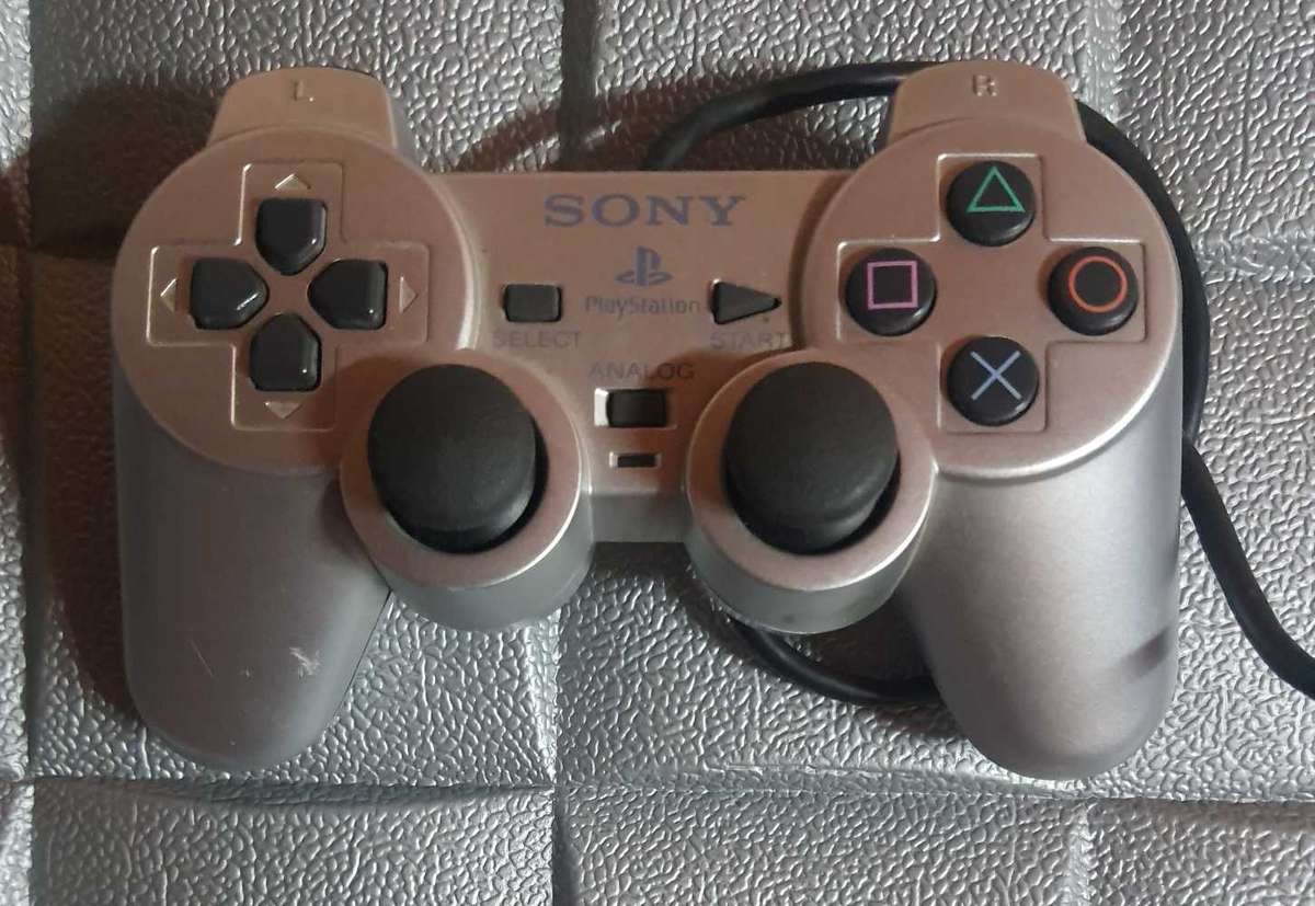 PS2 - Wired Silver Original Controller Used