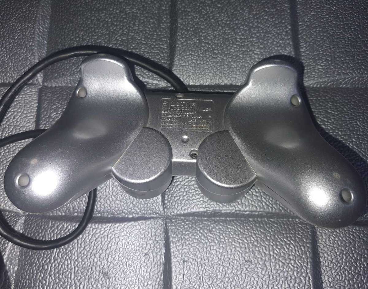 PS2 - Wired Silver Original Controller Used