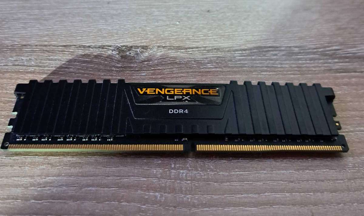 16 GB DDR4 RAM
