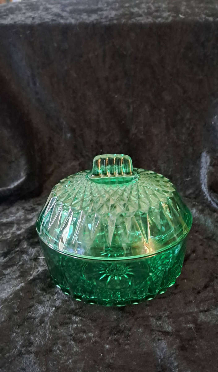 Beautiful emerald green glass lidded sweetie dish