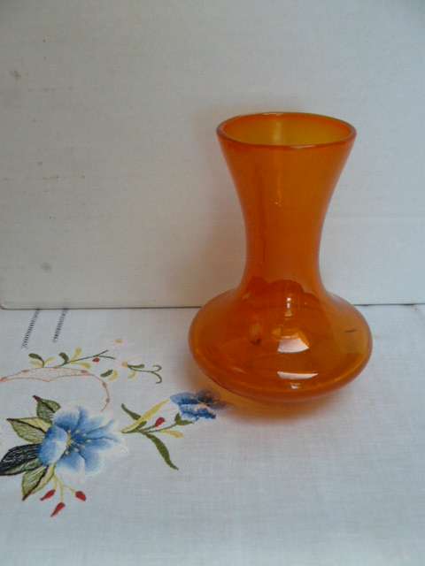 GLASS VASE ORANGE