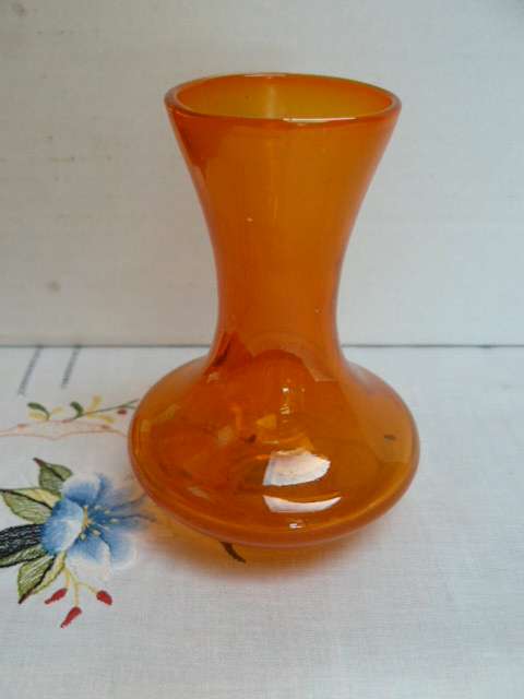 GLASS VASE ORANGE