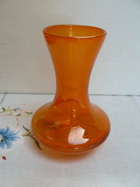 GLASS VASE ORANGE