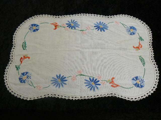 VINTAGE COTTON EMBROIDEREDTRAY CLOTH WITH HAND CROCHETED BORDER