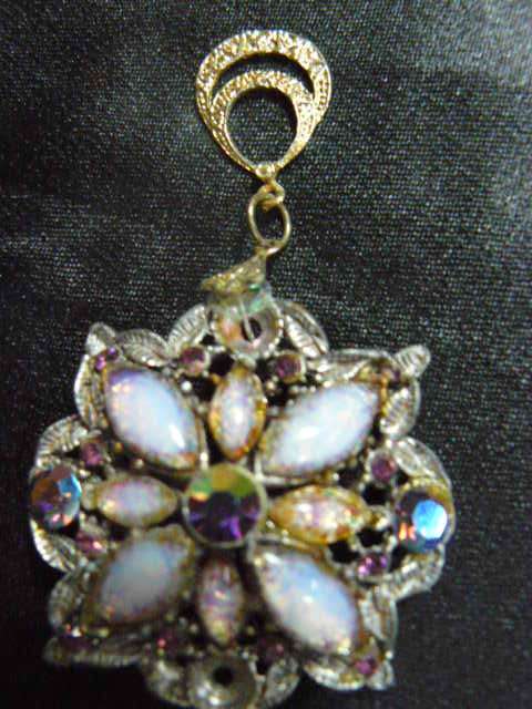 STUNNING FASHION PENDANT