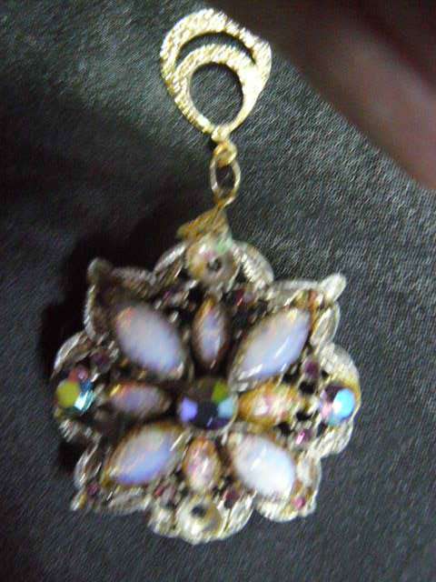 STUNNING FASHION PENDANT