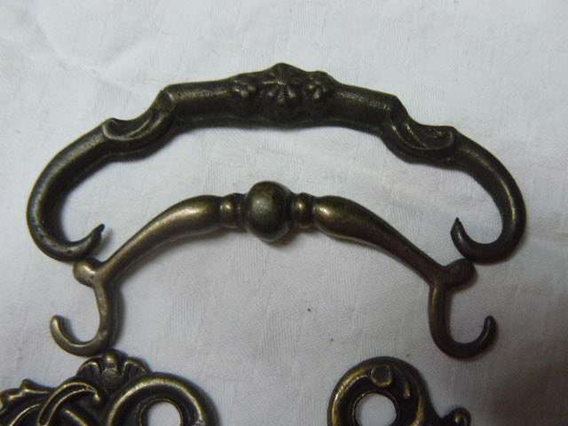VARIOUS VINTAGE BRASS DOOR DRAW  HANDLES