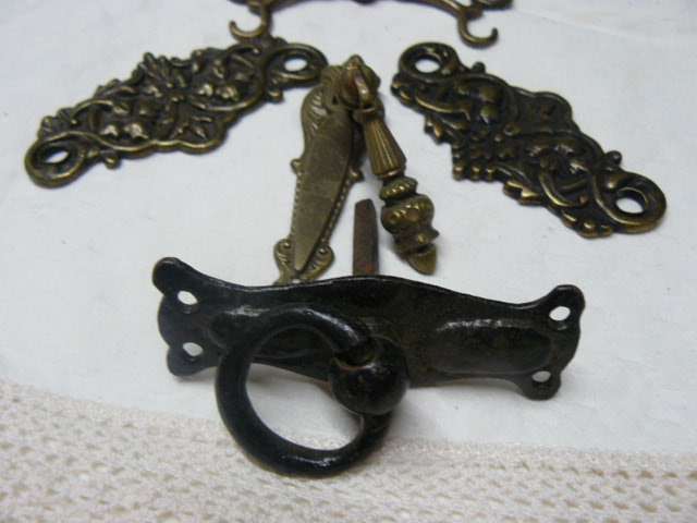 VARIOUS VINTAGE BRASS DOOR DRAW  HANDLES