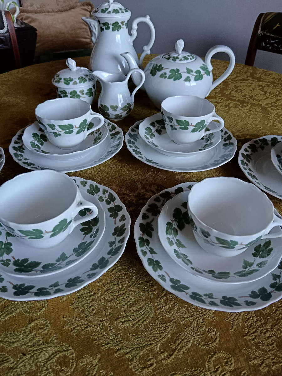 Hutschenreuther "Weinlaub" Maria Coffee/Tea Service for 6 made in Germany
