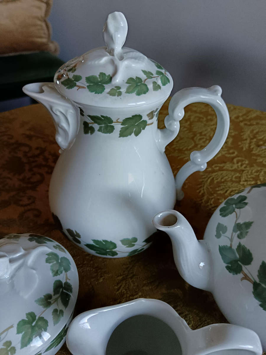 Hutschenreuther "Weinlaub" Maria Coffee/Tea Service for 6 made in Germany