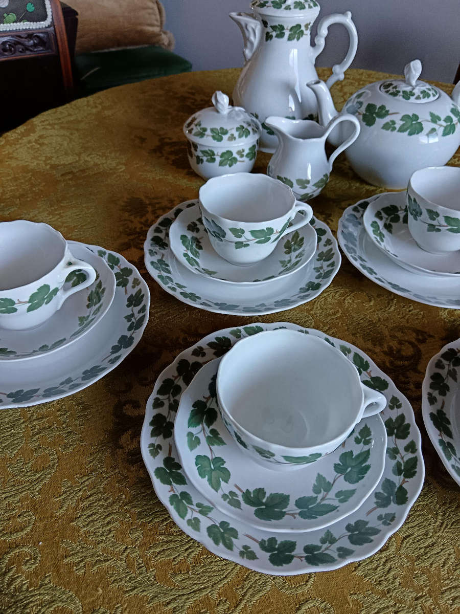 Hutschenreuther "Weinlaub" Maria Coffee/Tea Service for 6 made in Germany