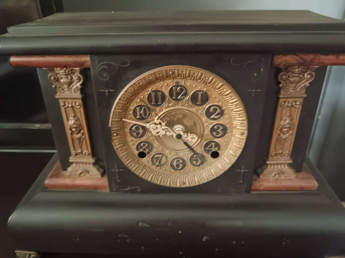 Wooden Mantel Clock with Ormlou Lions & Pillar Decorations with Faux Tortoiseshell Detail Quartz