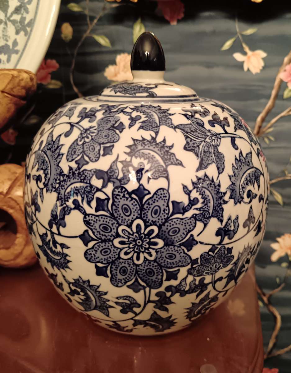 Blue &v White Ginger Jar