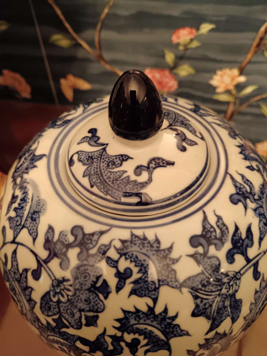 Blue &v White Ginger Jar