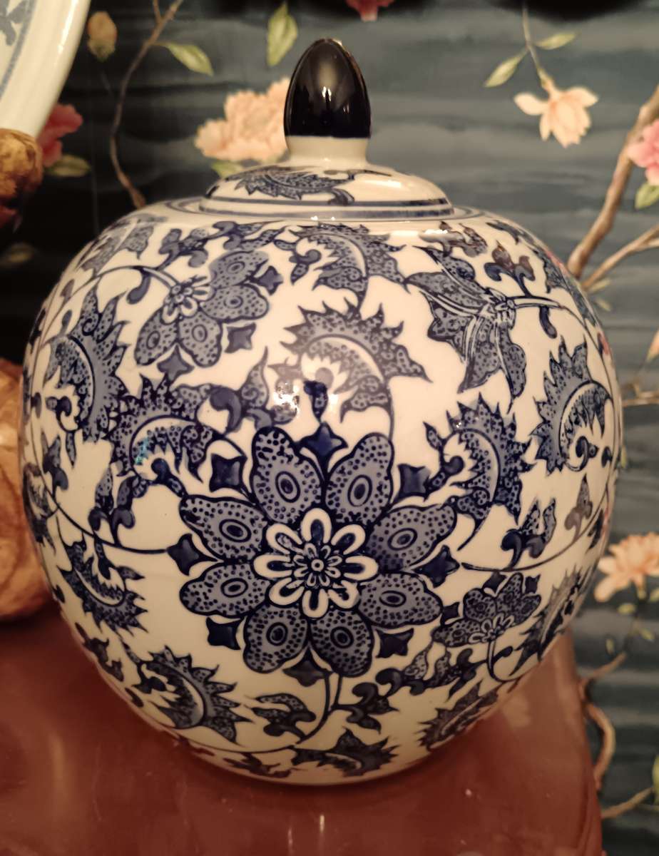 Blue &v White Ginger Jar