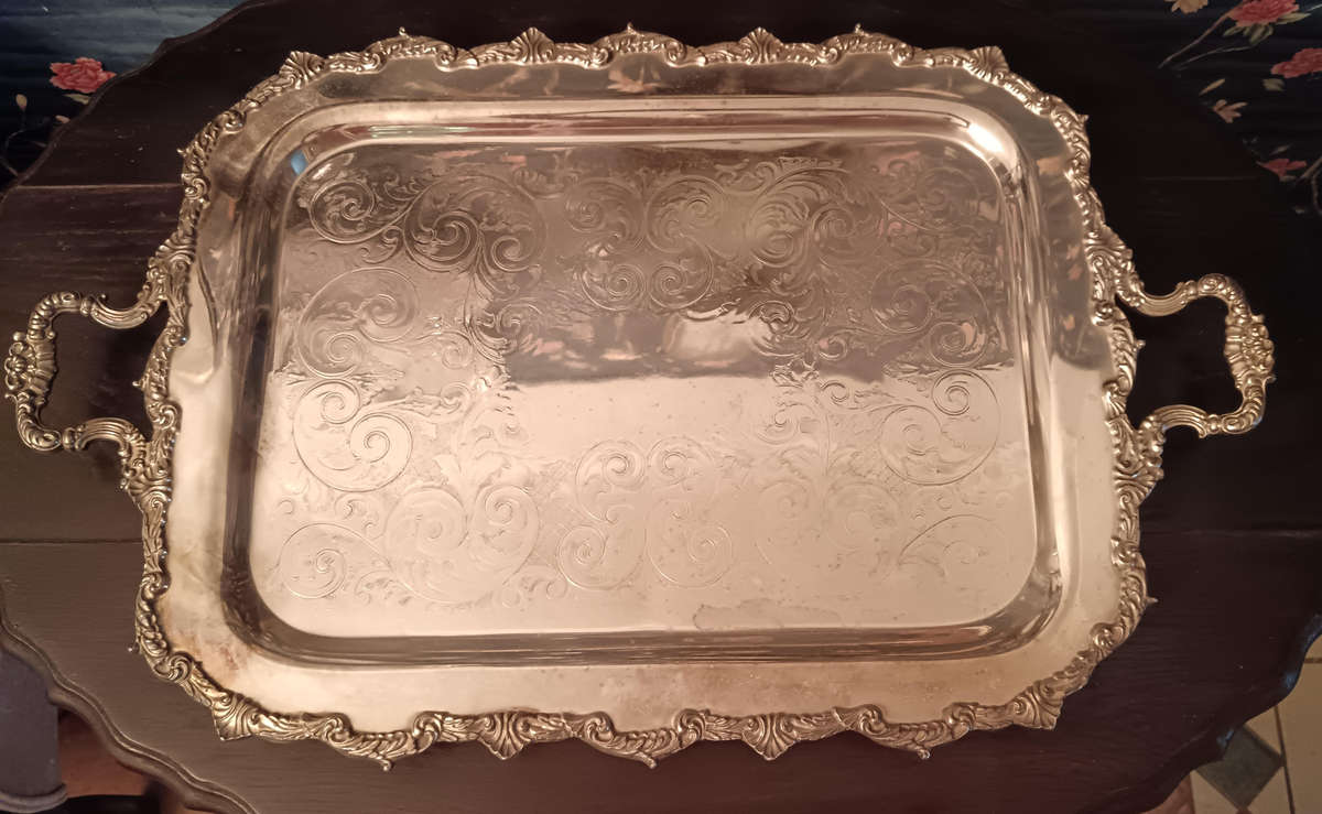 Malboro Plate Old English Reproduction Tray with Handles