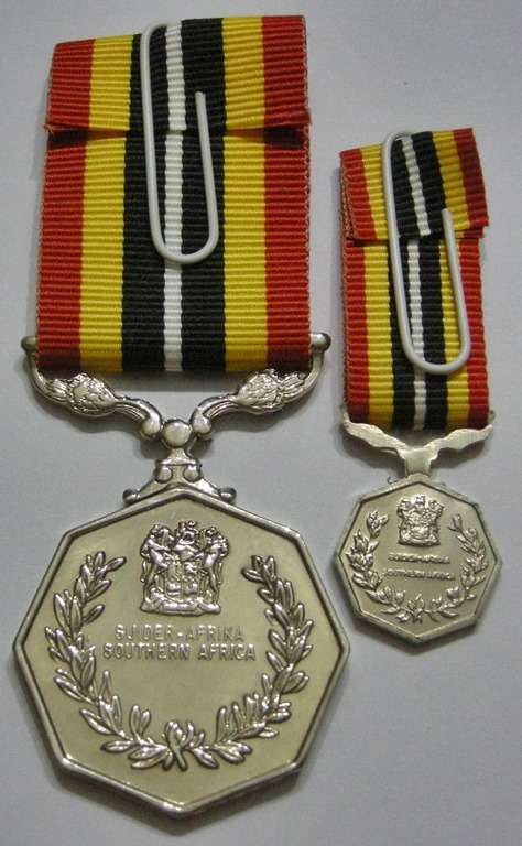 Full Size Southern Africa Medal Double Face Susp Tall Grass Poor Detail Number on Rim w/ Miniature