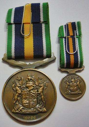 Full Size De Wet Medal Numbered at Back Uniface Suspender with Miniature De Wet Medal