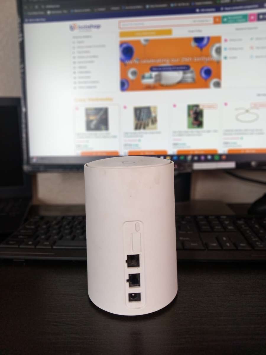 Alcatel HH72V1 WiFi Router