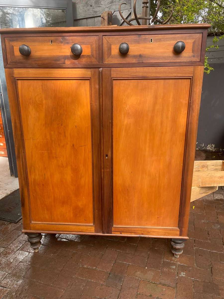 Cape Yellowood /Stinkwood Jonkmanskas ( 148 x 114 x 48 cm )