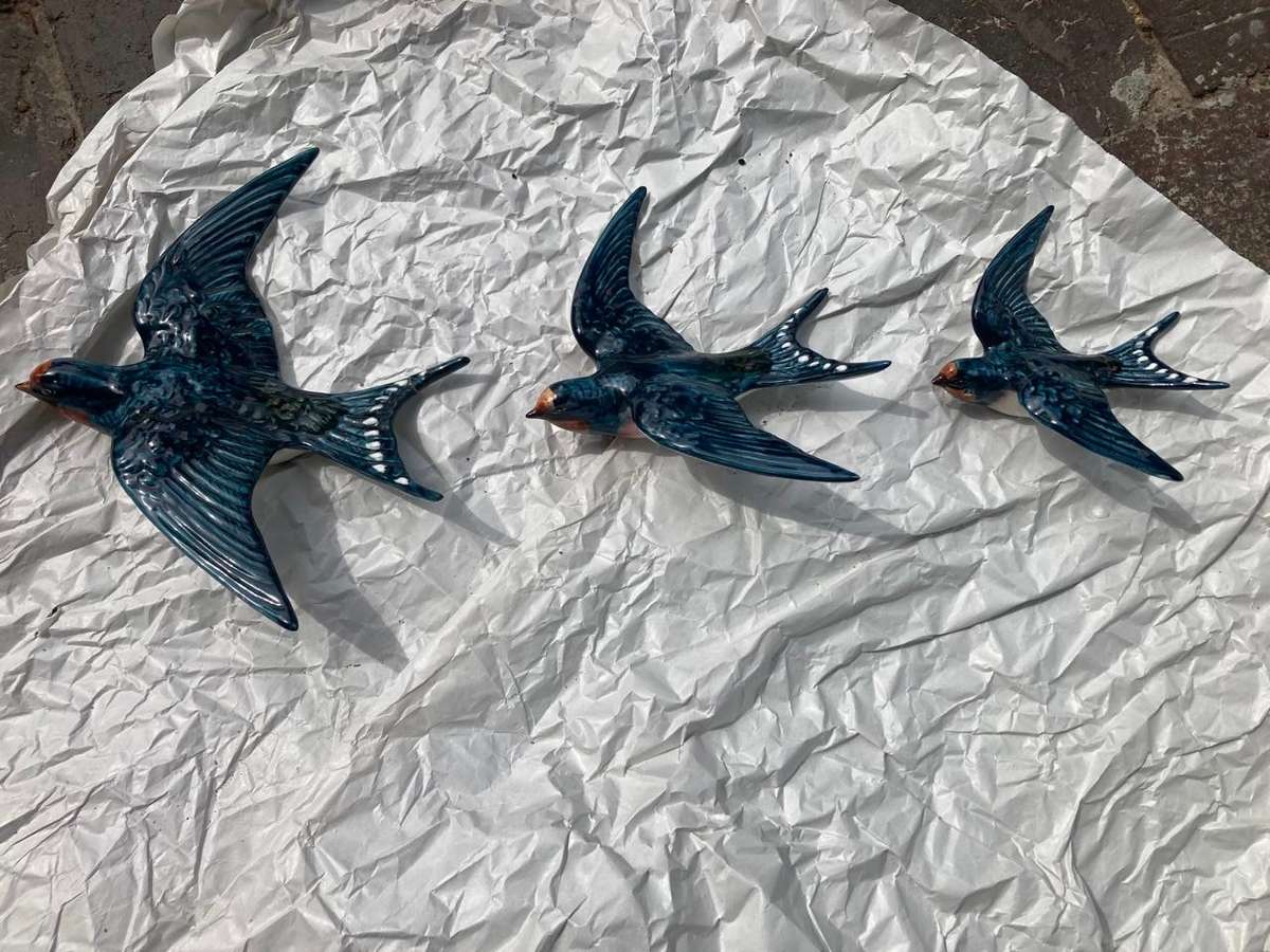 Collection of 3 Flying Beswick Swallows ( 15/18, 12/15,11/10cm)